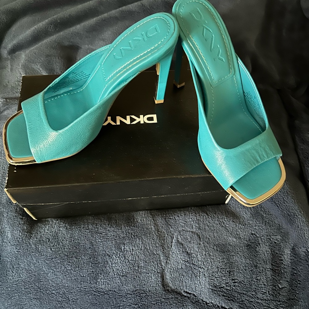 Sliver Square-toed, turquoise heeled sandal